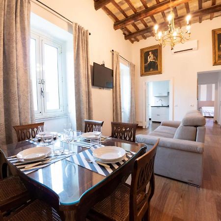 רומא The Best Rent - Beautiful Apartment With Terrace Near Colosseo מראה חיצוני תמונה