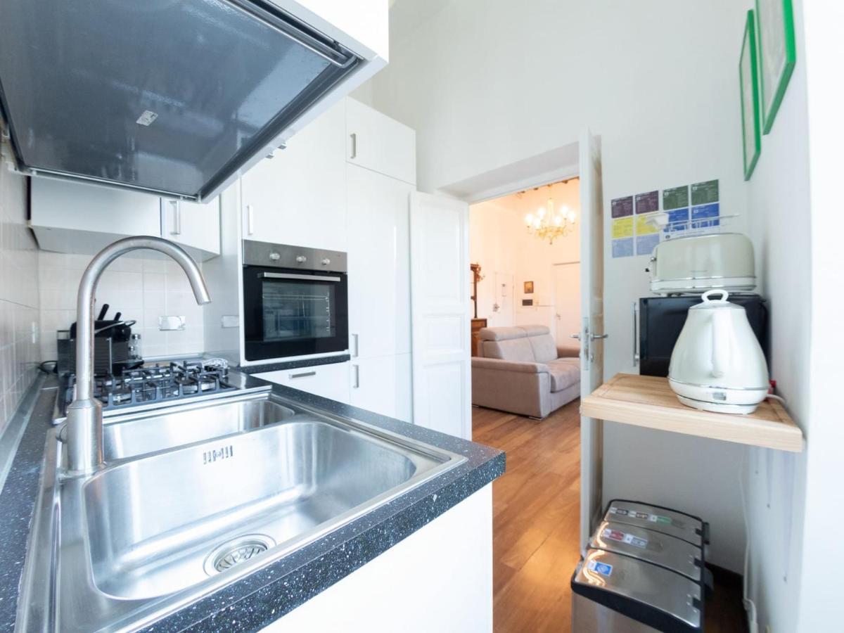 רומא The Best Rent - Beautiful Apartment With Terrace Near Colosseo מראה חיצוני תמונה