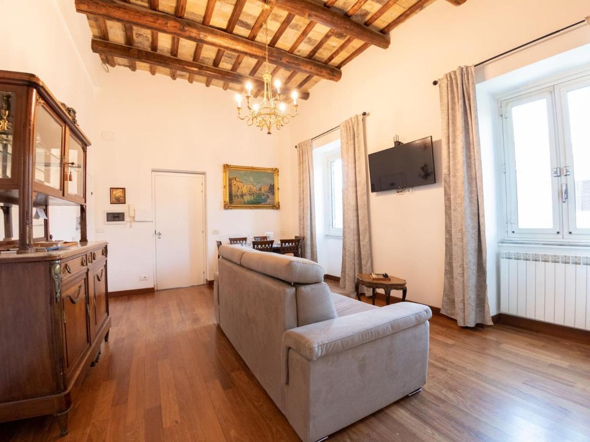 רומא The Best Rent - Beautiful Apartment With Terrace Near Colosseo מראה חיצוני תמונה