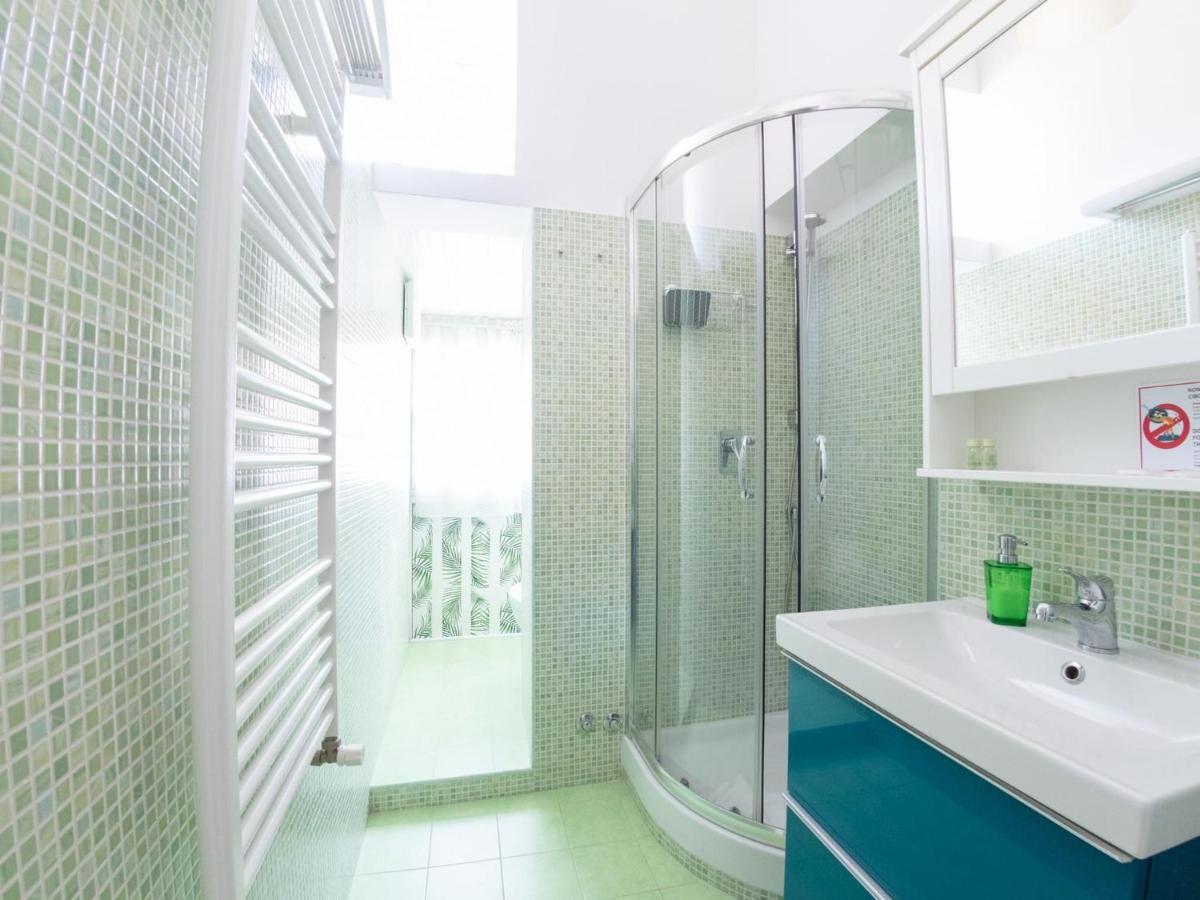 רומא The Best Rent - Beautiful Apartment With Terrace Near Colosseo מראה חיצוני תמונה