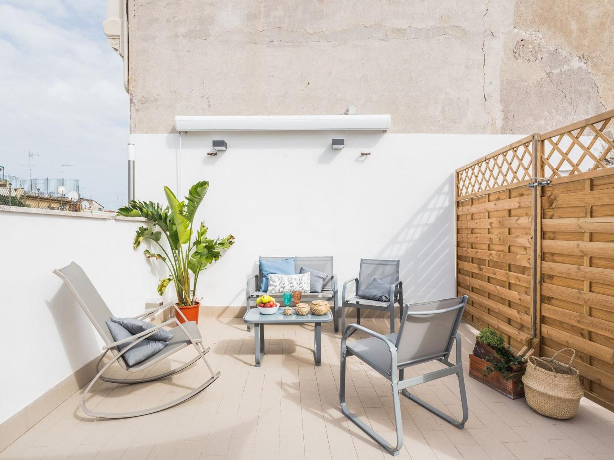 רומא The Best Rent - Beautiful Apartment With Terrace Near Colosseo מראה חיצוני תמונה