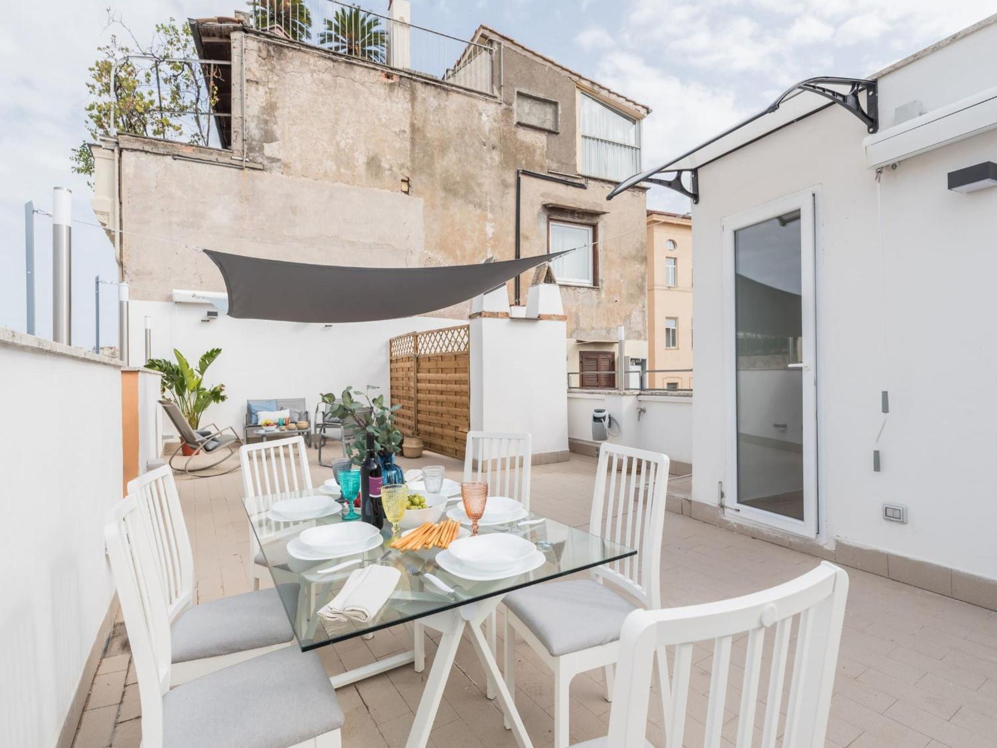 רומא The Best Rent - Beautiful Apartment With Terrace Near Colosseo מראה חיצוני תמונה